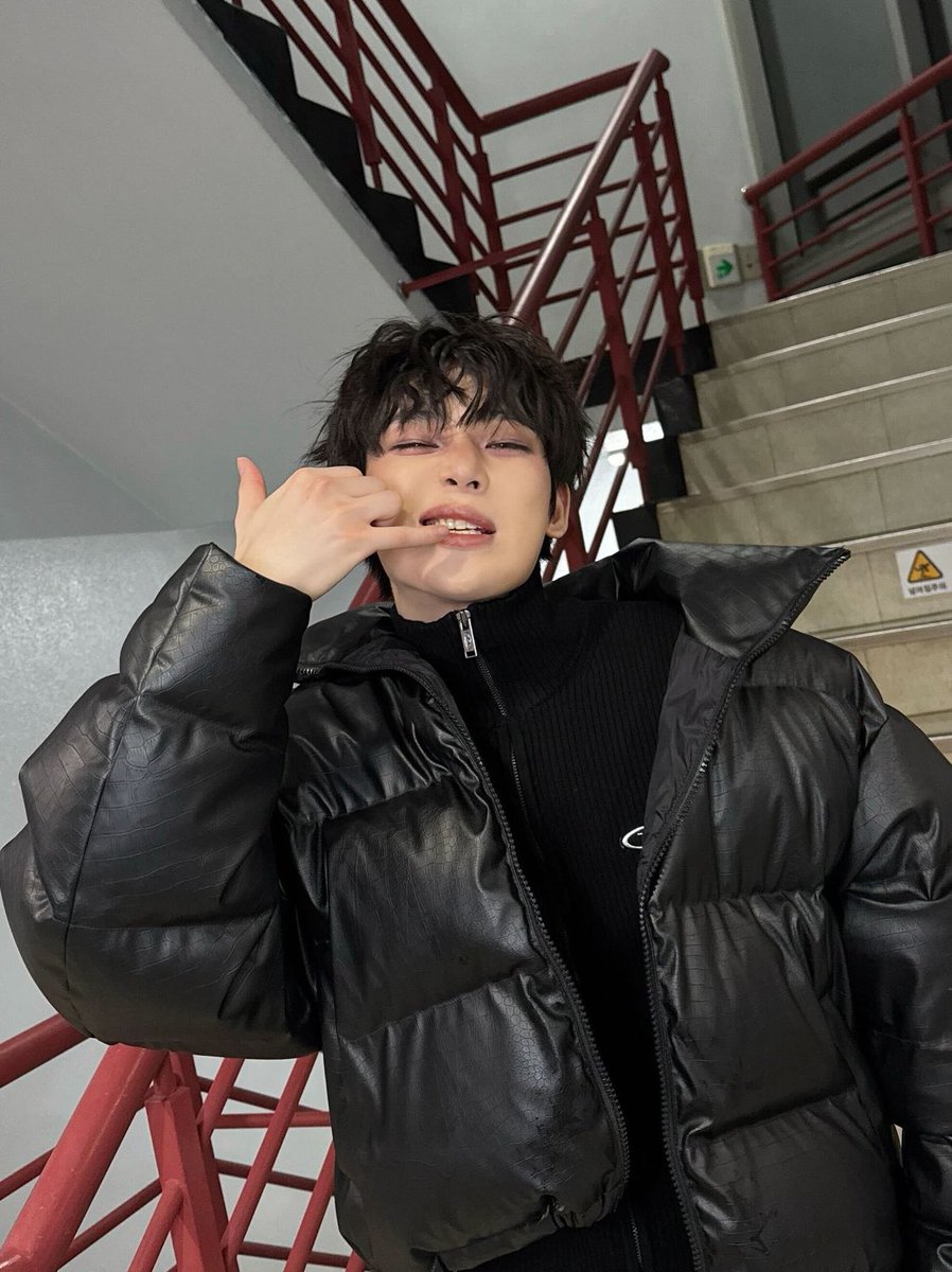 xoftac's tweet image. 오늘 수누오빠께서 제 2736회 개씹탑령을 반포하셨슨..
당장 무릎꿇고 썬왼하자!!!