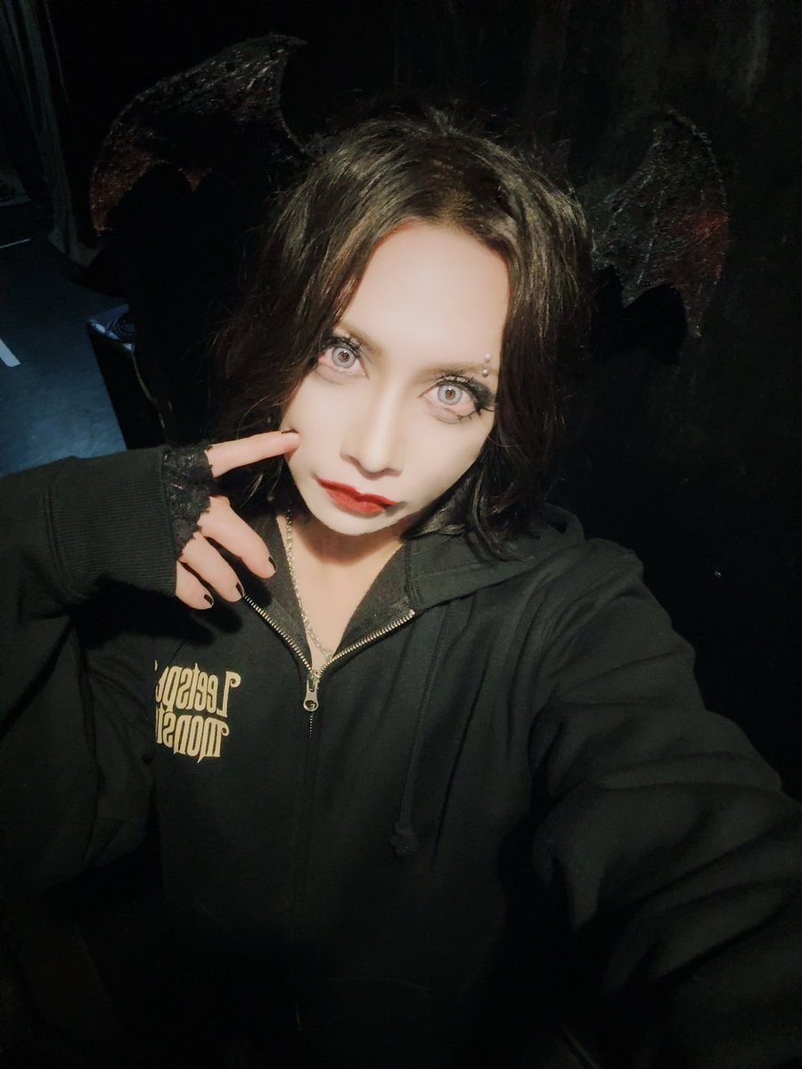 広島SECOND CRUTCHありがとうございました！ワンマンツアー広島公演でした🦇数年振りの広島でのワンマンでしたが、とっても楽しかったです！今回は美味しいご飯も食べれましたし満足😋また早く広島来れますように！