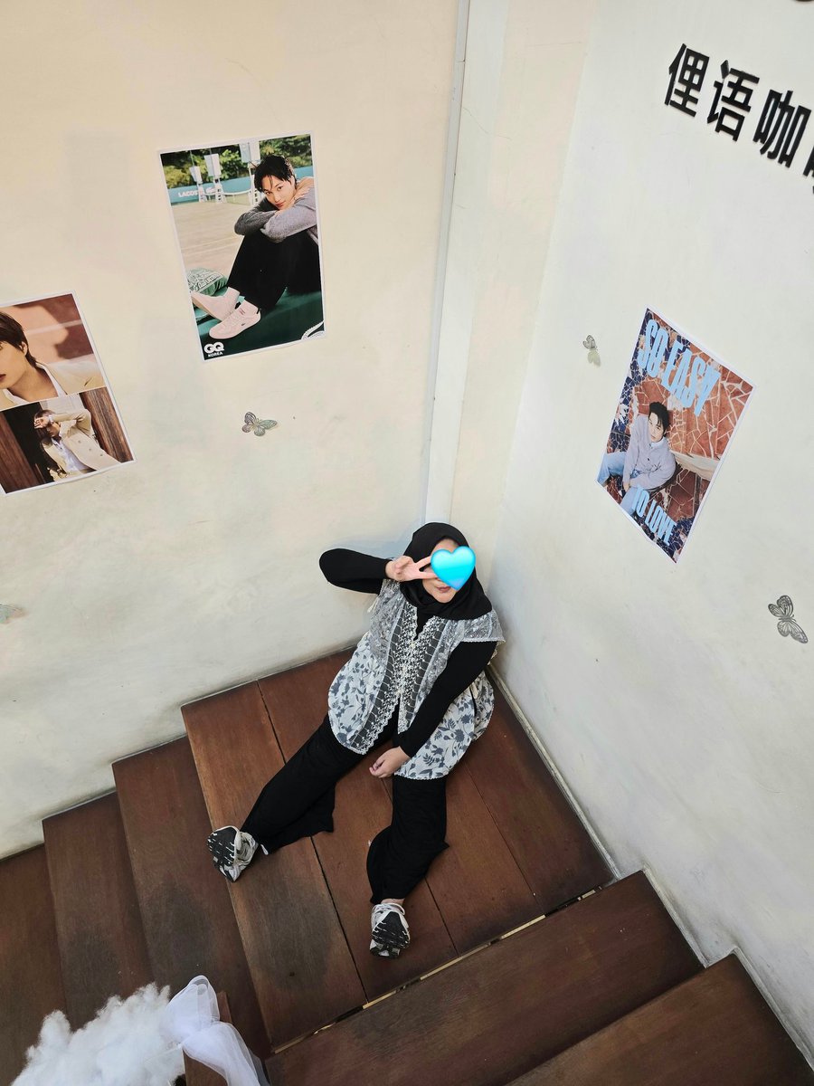 zkdlinpf's tweet photo. Happy #FallenKAIngel Day 🥹💞
Still can’t believe we finally made it to D-day after weeks of preparation, trial and error with vendor printouts, and spending Saturday night sticking stickers that were bigger and taller than all of us 🥹😭 love you all @gomienight @_luckyyou @jonginsloey (- @rahasyaya)