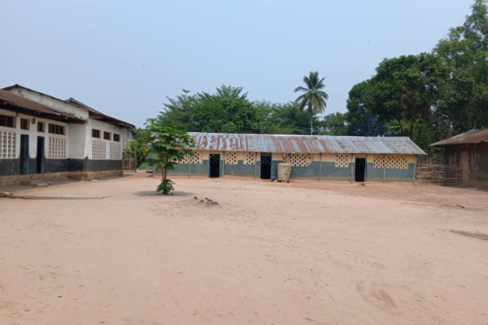 mediacongo's tweet photo. #Kwilu: L'insécurité créée par les #Mobondo force la délocalisation d'au moins 65 écoles dans le secteur de #Wamba, en territoire de #Bagata https://t.co/tyjYV7uYYp https://t.co/chrfFMRi7z