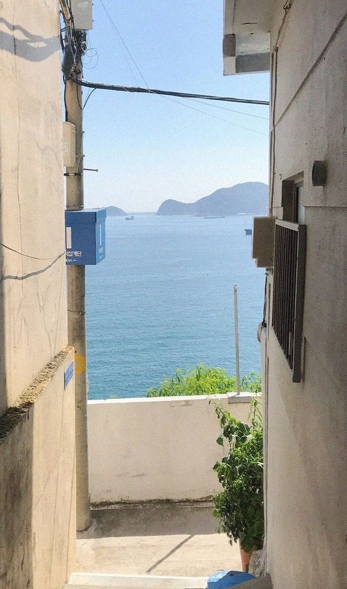 Devion16's tweet image. 今日の夕焼けがきれいで思わず写真撮ってしまった 🥖