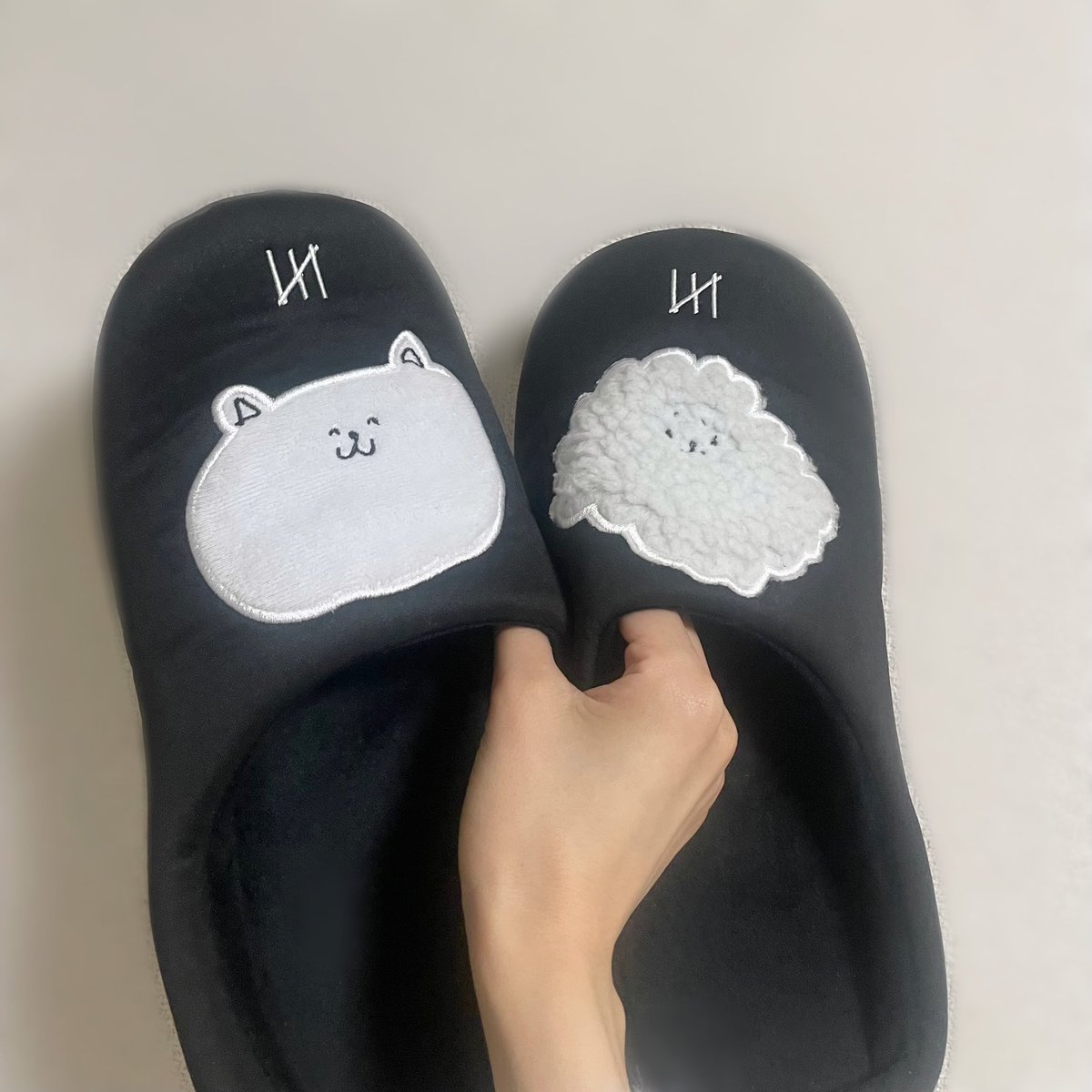 例のスリッパ
足、温めてもらってます