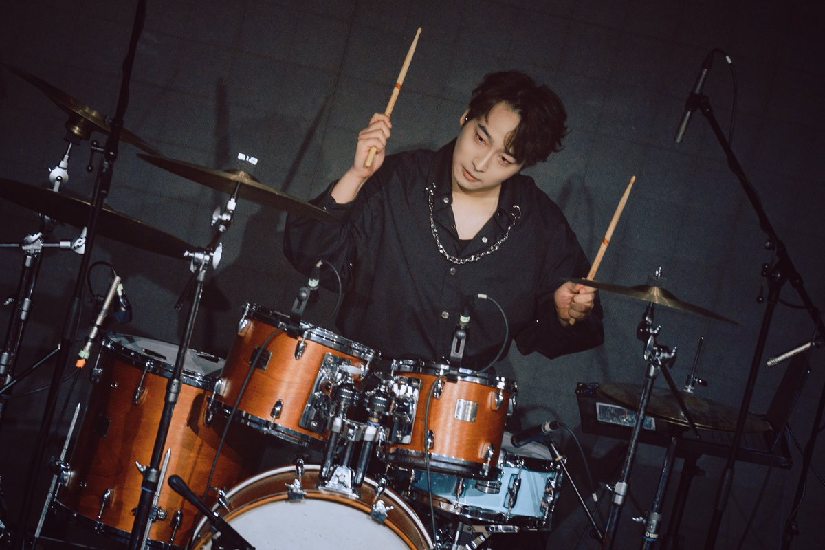 Nyx乐队成立一周年专场「千鳞逐云」演出回顾 Part.1.2

感谢所有支援队员，紫萌，一叶，童心！
以及这次的特殊嘉宾，修罗！

Photo by: 机智海

#Nyx