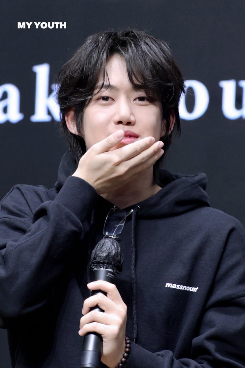 MY_YOUTH_0923's tweet photo. 260118 메이크스타

아궁빵 성공..?

@CRTK_official 
#ChRocktikal #CRTK #크록티칼
#이준영 #LEEJUNYOUNG https://t.co/v6kaWvhF0A