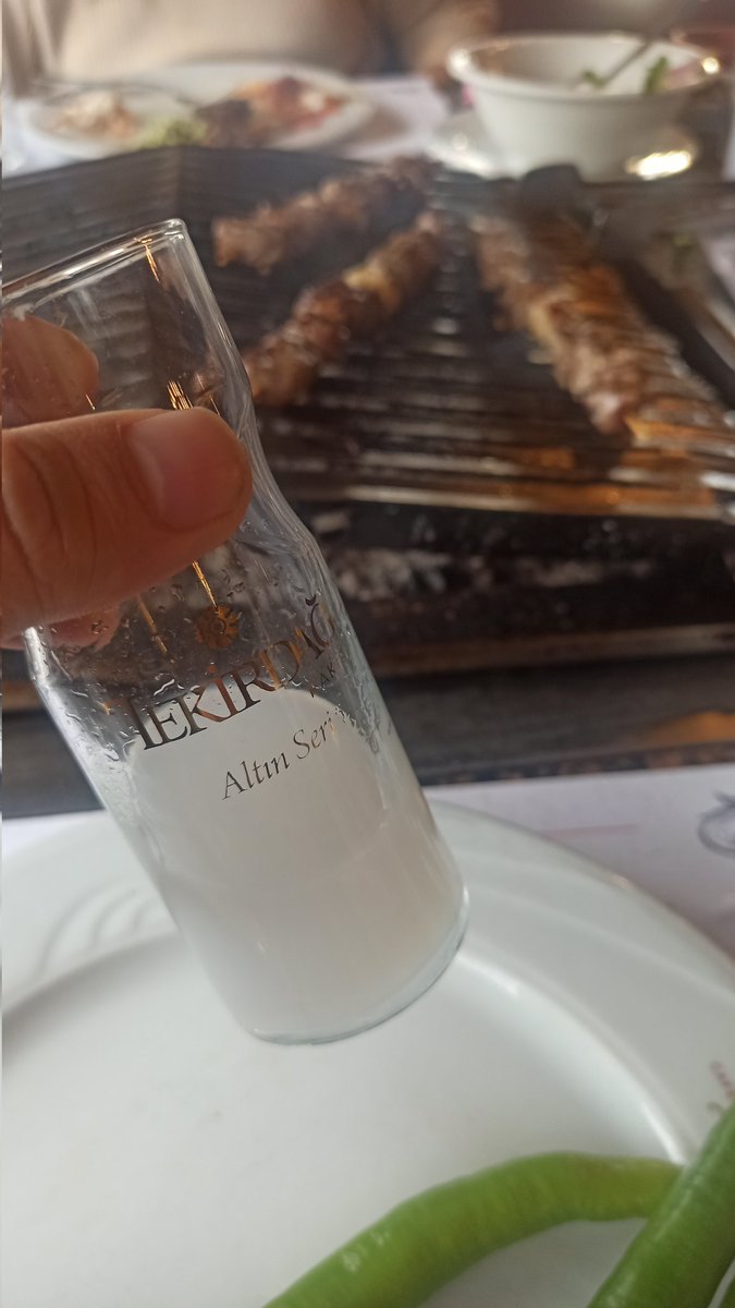 trendxborsa's tweet image. Eti güzelleştiren rakı, rakıyı hoş eden dost sohbeti. Dostlara gelsin bu kadeh 😉 #vesta #istanbul #kartal