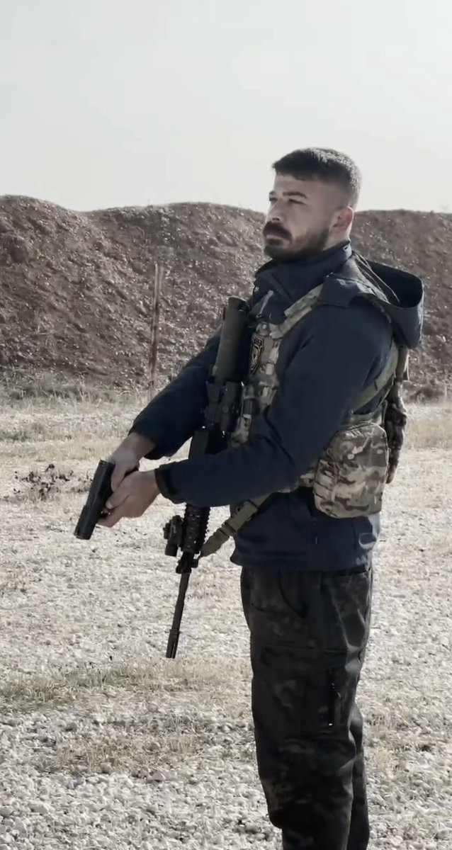 omar_alharir's tweet photo. 🚨 Breaking | Field Update 🇸🇾🇸🇾

Another affiliated terrorist working with the #SDF and the #PKK has been identified disguising himself in press attire while carrying out military activities alongside SDF forces.

Both names are listed below:

Serbest Abdo
Ciwan Berxwedan

#Syria https://t.co/bYifWVkKQX