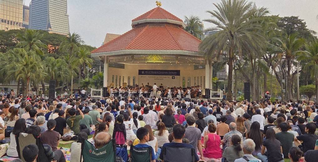 sfkkfs_'s tweet image. คนกรุงเทพสี่แสนกว่าา มาอยู่ที่สวนลุมฯวันนี้ ;-; คือวันนี้มีงานดนตรีในสวน แล้วงานโคตรดี vibes ดีทุกอย่าง ฮีลใจสุดๆ คนไทยและต่างชาติมาดูเยอะเลย 🎶🎧 

เห็นเค้าว่าจัดทุกวันอาทิตย์ ถึงวันที่ 1 มี.ค. 17.30น. ศาลาภิรมย์ภักดี สวนลุมชวนเพื่อน ชวนแฟนมากันๆๆ ชิลสุดๆ บอกเลยย ✨