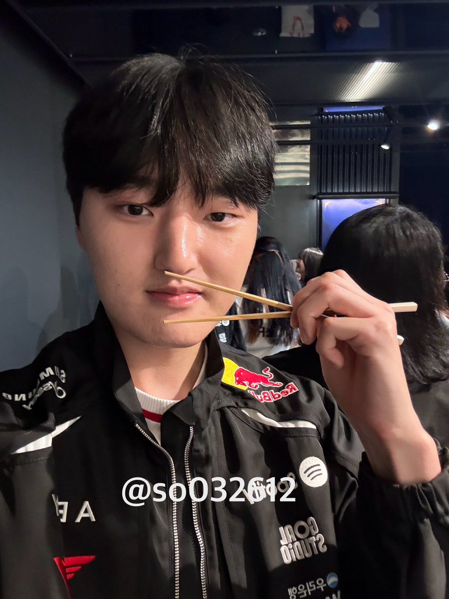 만두 찌르면 터질줄 알았는데