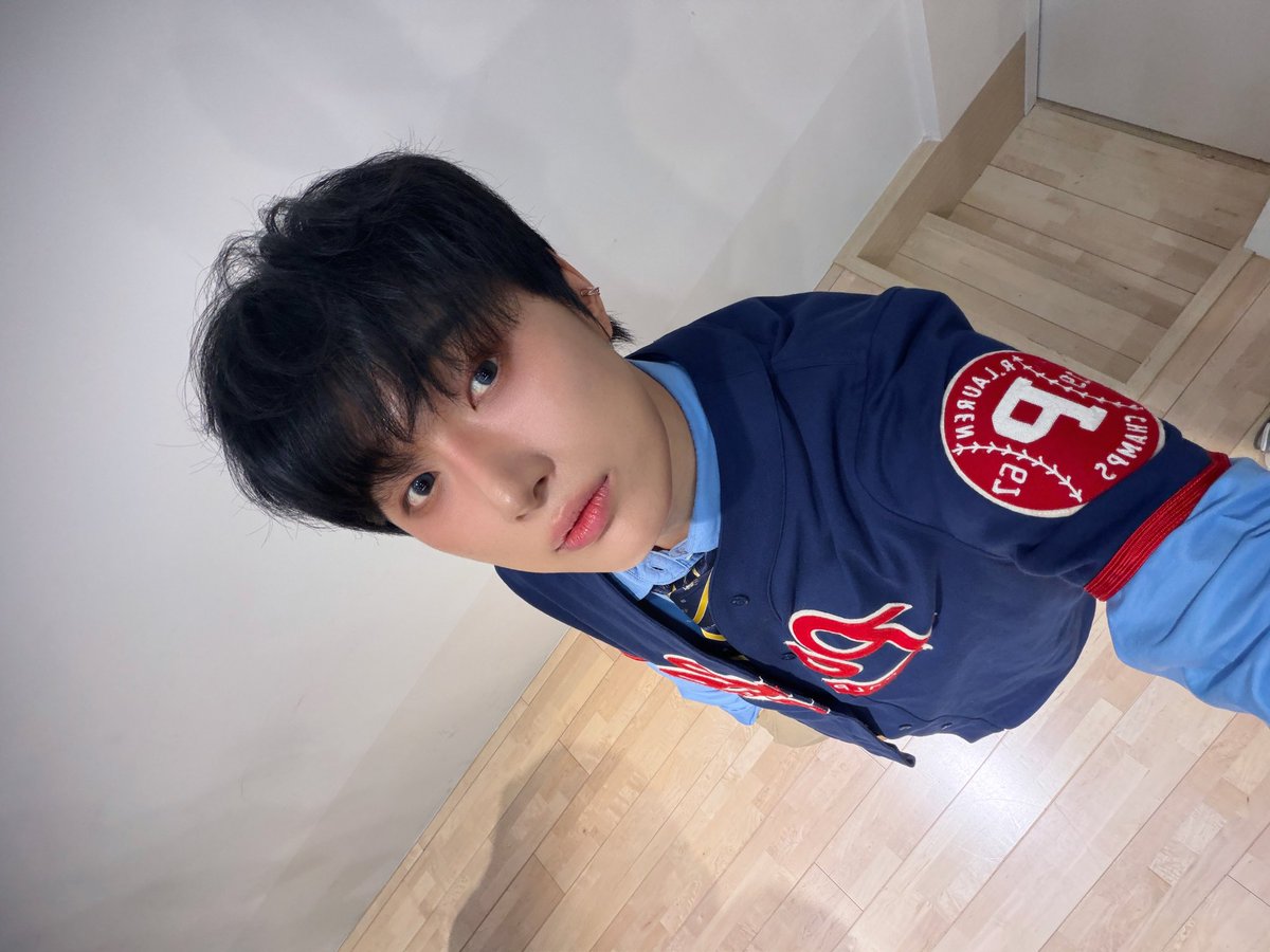 [#OX]

오늘 재밌었어 !!😊

#OMEGA_X #오메가엑스
#재한 #JAEHAN