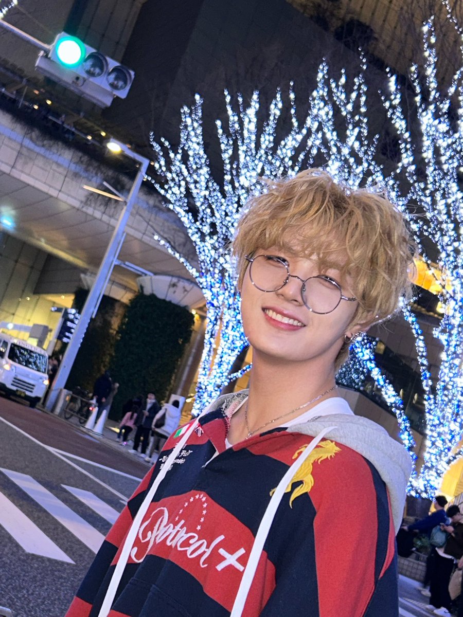 Howlike_TT's tweet image. 이사진 두개
같은장면 다른각도라서 더 감동적임