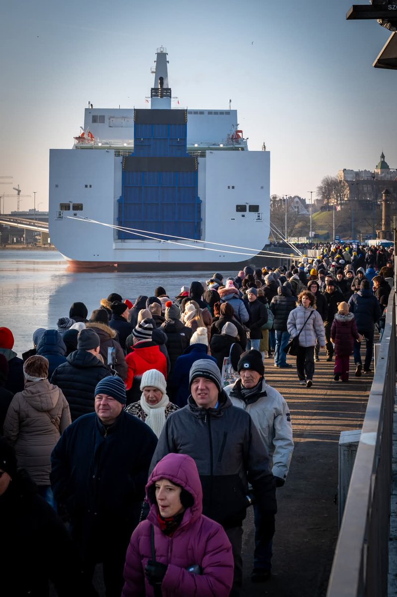 ulapanka's tweet photo. Na Dzień Otwarty Jantar Unity w Szczecinie ⛴️⚓️ pogodę sobie zamówiliśmy,🌞 stąd bardzo wysoka frekwencja. Emocje ogromne! 🩵
#JanatrUnity
#Szczecin
#UnityLine https://t.co/qCBWU2Xepo