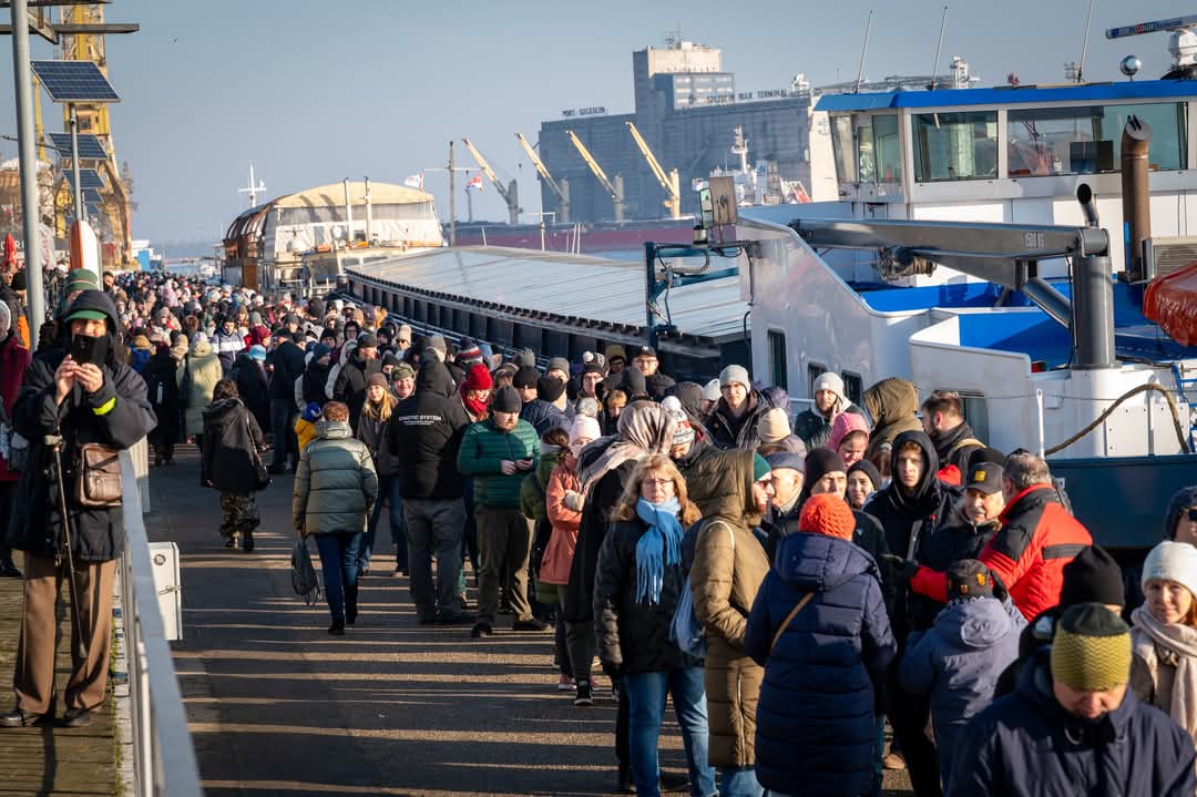 ulapanka's tweet photo. Na Dzień Otwarty Jantar Unity w Szczecinie ⛴️⚓️ pogodę sobie zamówiliśmy,🌞 stąd bardzo wysoka frekwencja. Emocje ogromne! 🩵
#JanatrUnity
#Szczecin
#UnityLine https://t.co/qCBWU2Xepo