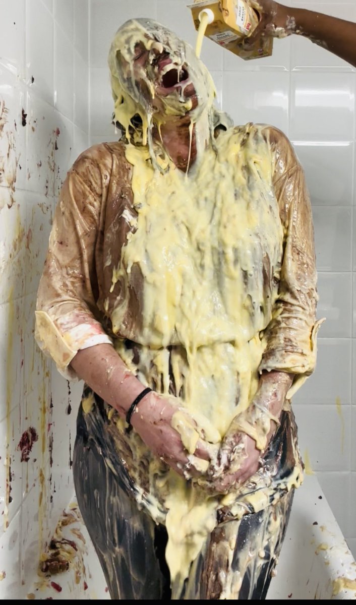 lusciouslaura31's tweet image. Who loves a custard trashing 💛💛💛💛💛

Would you like to trash me…. Book a session… send me a message 
#messy #custardmess #messysession #wam