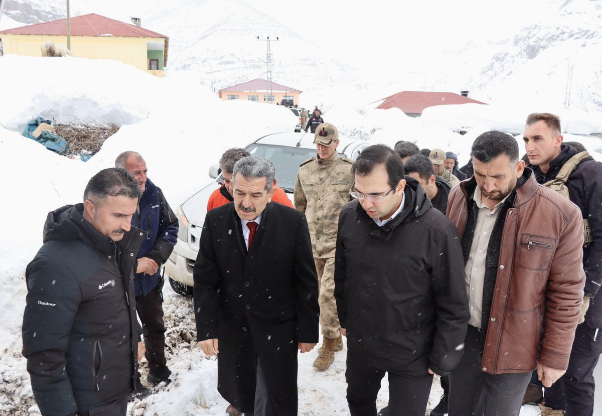 Valimiz Sn. Birol Ekici, Kaymakamımız Sn. Mehmet Furkan Taşkıran ve AFAD İl Müdürü Sn. Muzaffer İşlek ile birlikte, Beşağaç Köyü’nde meydana gelen çığ düşmesi sonucu evi zarar gören aileleri ziyaret ederek geçmiş olsun dileklerini iletti. <a href="/MehmetFurkanT/">Mehmet Furkan Taşkıran</a>
