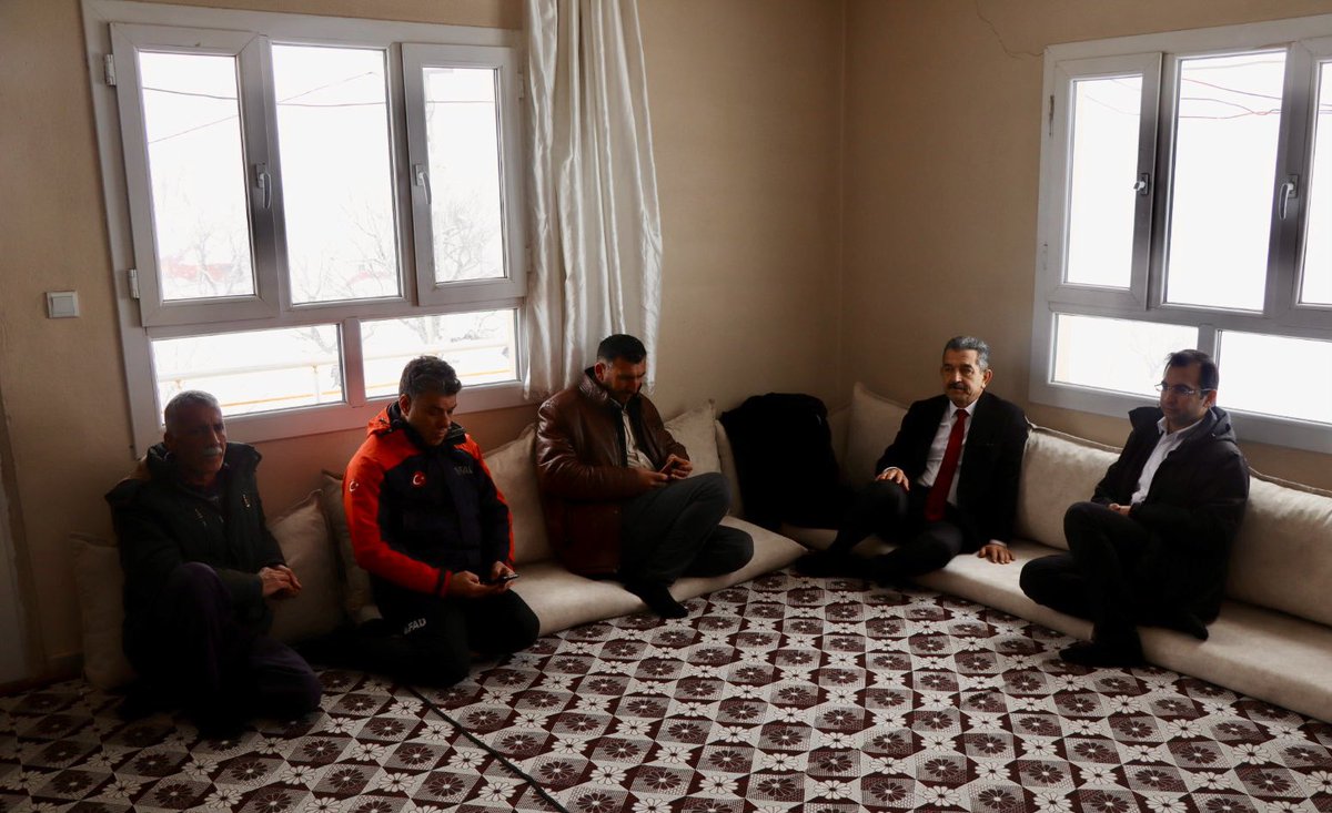 Valimiz Sn. Birol Ekici, Kaymakamımız Sn. Mehmet Furkan Taşkıran ve AFAD İl Müdürü Sn. Muzaffer İşlek ile birlikte, Beşağaç Köyü’nde meydana gelen çığ düşmesi sonucu evi zarar gören aileleri ziyaret ederek geçmiş olsun dileklerini iletti. <a href="/MehmetFurkanT/">Mehmet Furkan Taşkıran</a>