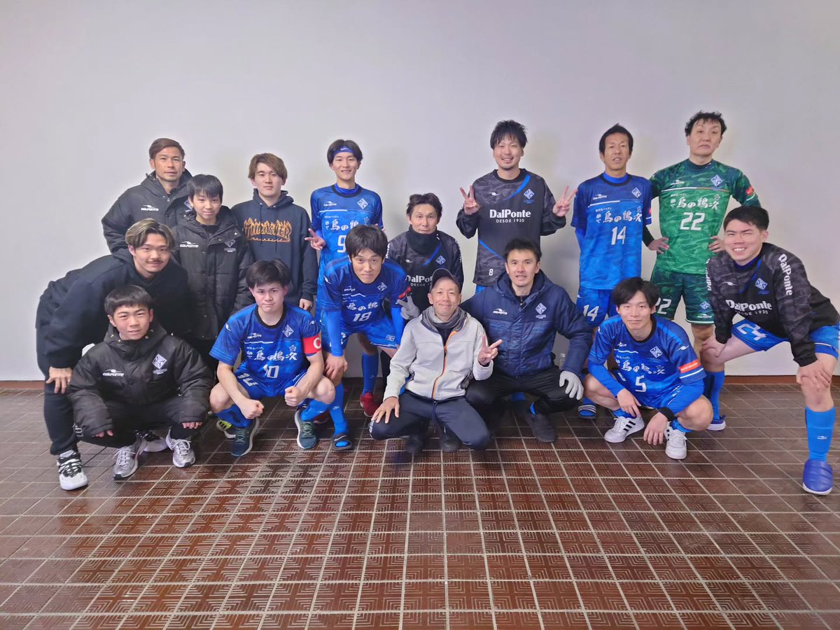 daigoroh18's tweet photo. リーグ最終戦、
首位のチーム相手にみんな良く頑張ってくれて最終的に引分け。
勝ちきれないとこは今年を象徴してたかな(笑)
ただ今シーズンも楽しくやれました⚽️
来シーズンは５０歳、走れなくなって痛いとこしかないけどもう少し足掻いてみます(笑) https://t.co/qlsPg7FO1T