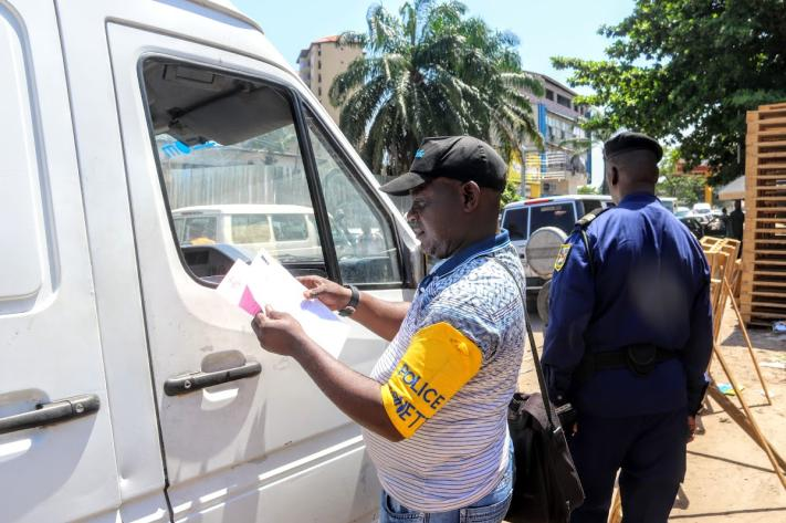 mediacongo's tweet photo. #Kinshasa : La Régie des Fourrières et de Contrôle Technique des Véhicules de Kinshasa (#RFCK) annonce la fin de la courtoisie routière et le retour, dès le 20 janvier, du contrôle généralisé des documents de bord des véhicules, notamment le certificat de contrôle technique matérialisé par une vignette sécurisée
https://t.co/EXTpR5kCiR