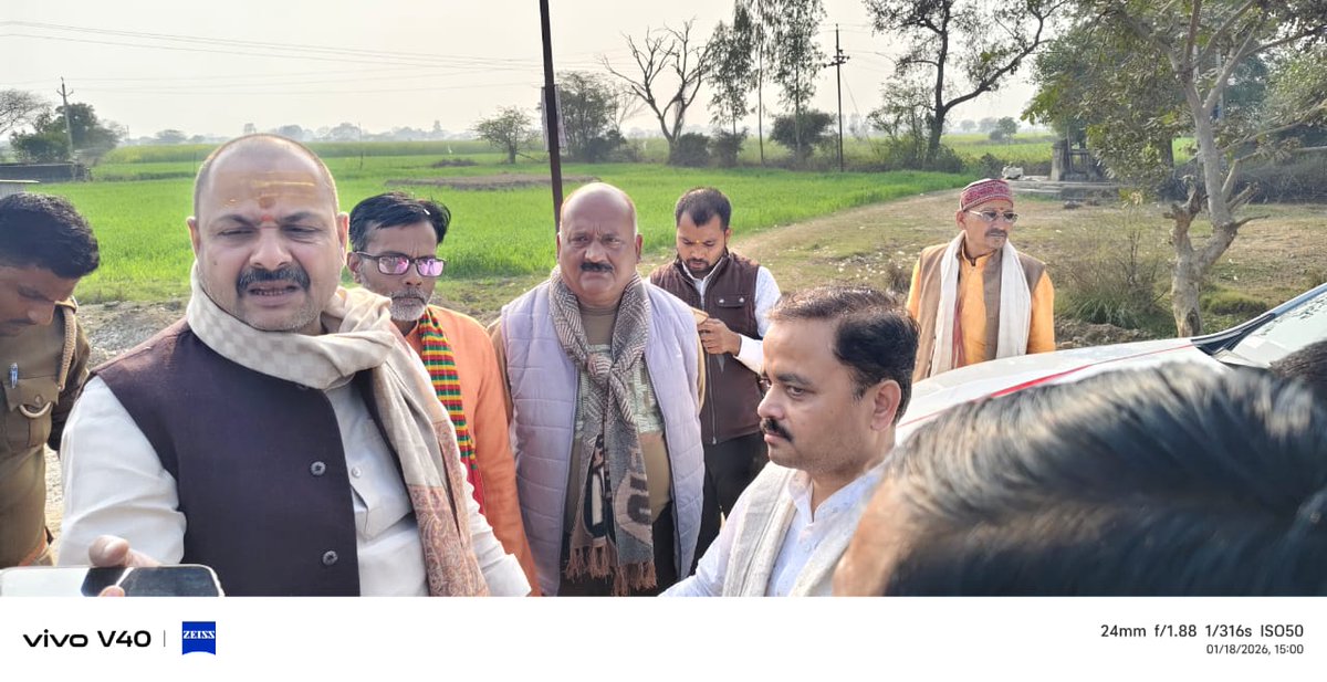 news21national's tweet photo. बांदा: सदर विधायक प्रकाश द्विवेदी का भव्य स्वागत, उमड़ा जनसैलाब, हुई विकास चर्चा
#BandaNews #PrakashDwivedi #BandaMLA #PublicWelcome #UPPolitics #DevelopmentTalks #BandaUpdate #News21 https://t.co/jm2ySpZbqE