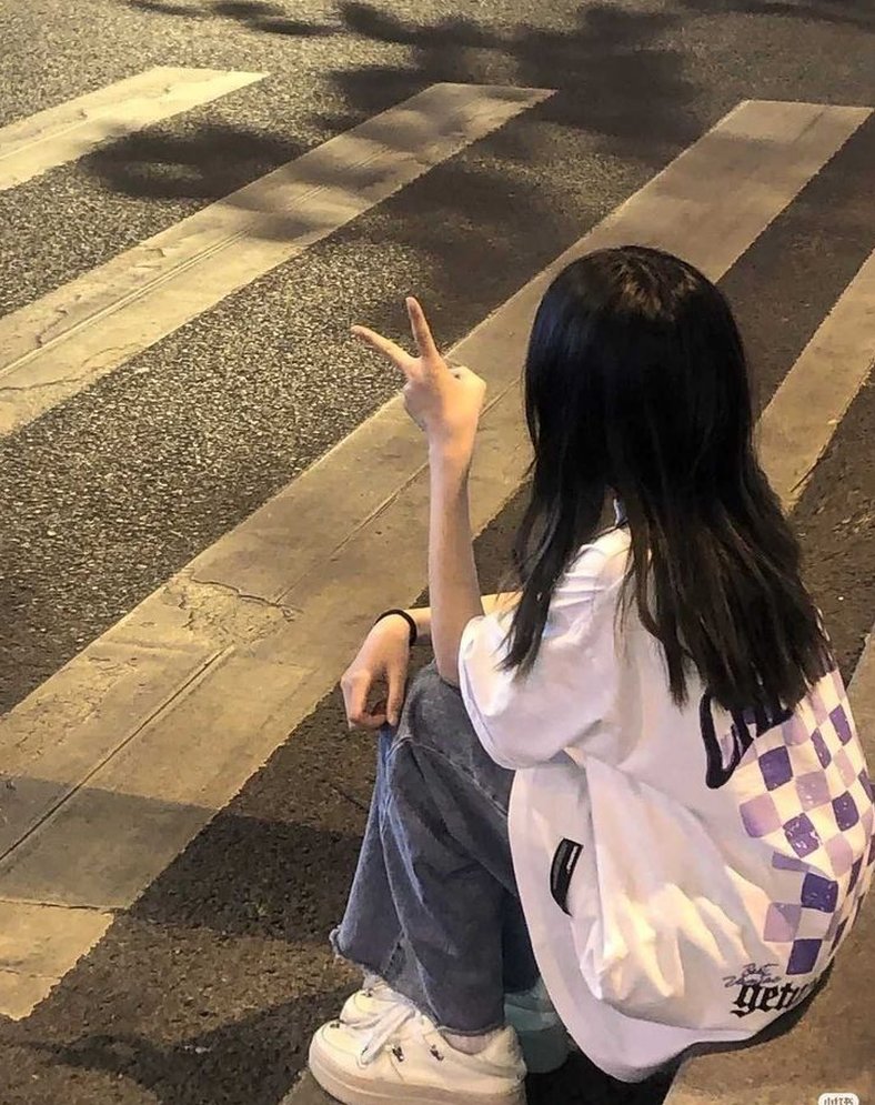 guarin2's tweet image. 新しいカフェのケーキが美味しすぎて、幸せな気分 👣