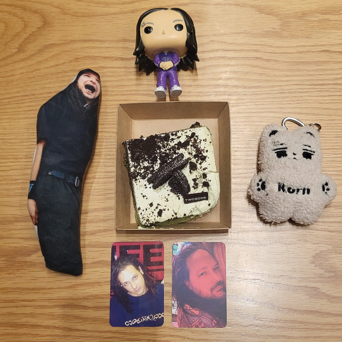 조나단 생일 기념 케이크 먹엇습니다
소환진 아니고요