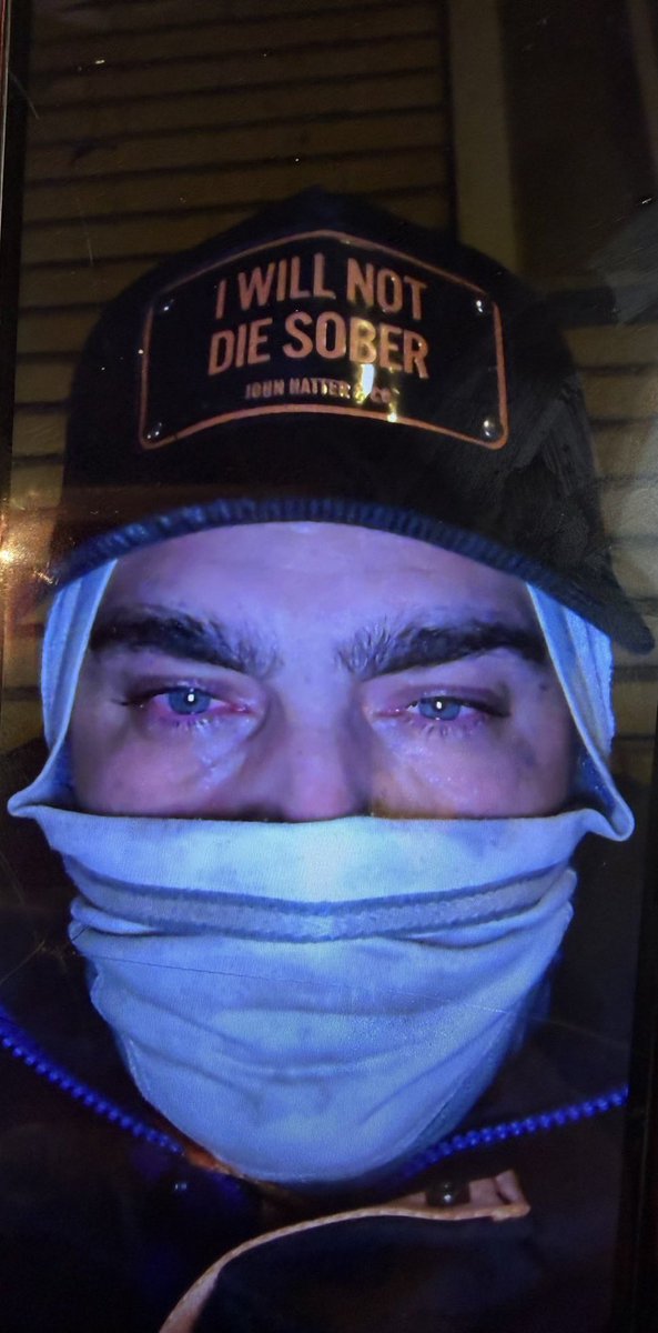 ISefati's tweet image. „Ich gehe zur Demonstration. Das ist das Siegesfest unserer Revolution. Donald Trump hat uns versprochen, uns nicht allein zu lassen. Ich gehe.“

Das ist das letzte Foto von Siavash Shirzadeh. Der junge Mann der in Teheran von der Terror-Truppe der Revolutionsgarden getötet.…