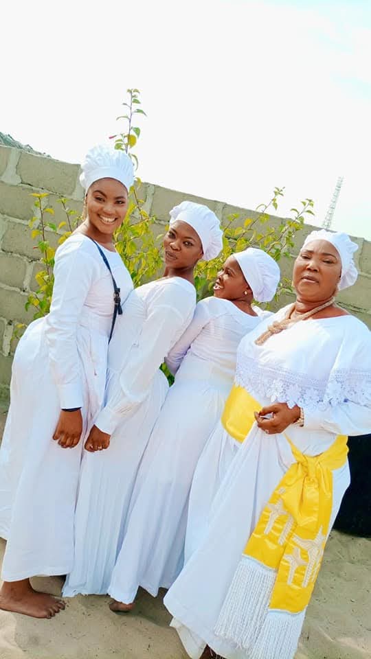 temmitopemmi's tweet image. If this shows up on ur timeline 
Happy sunday, lovelies 😘 
And to all celestial families 👪 worldwide, 
halleluyah o 🌈🌈🌈🌈