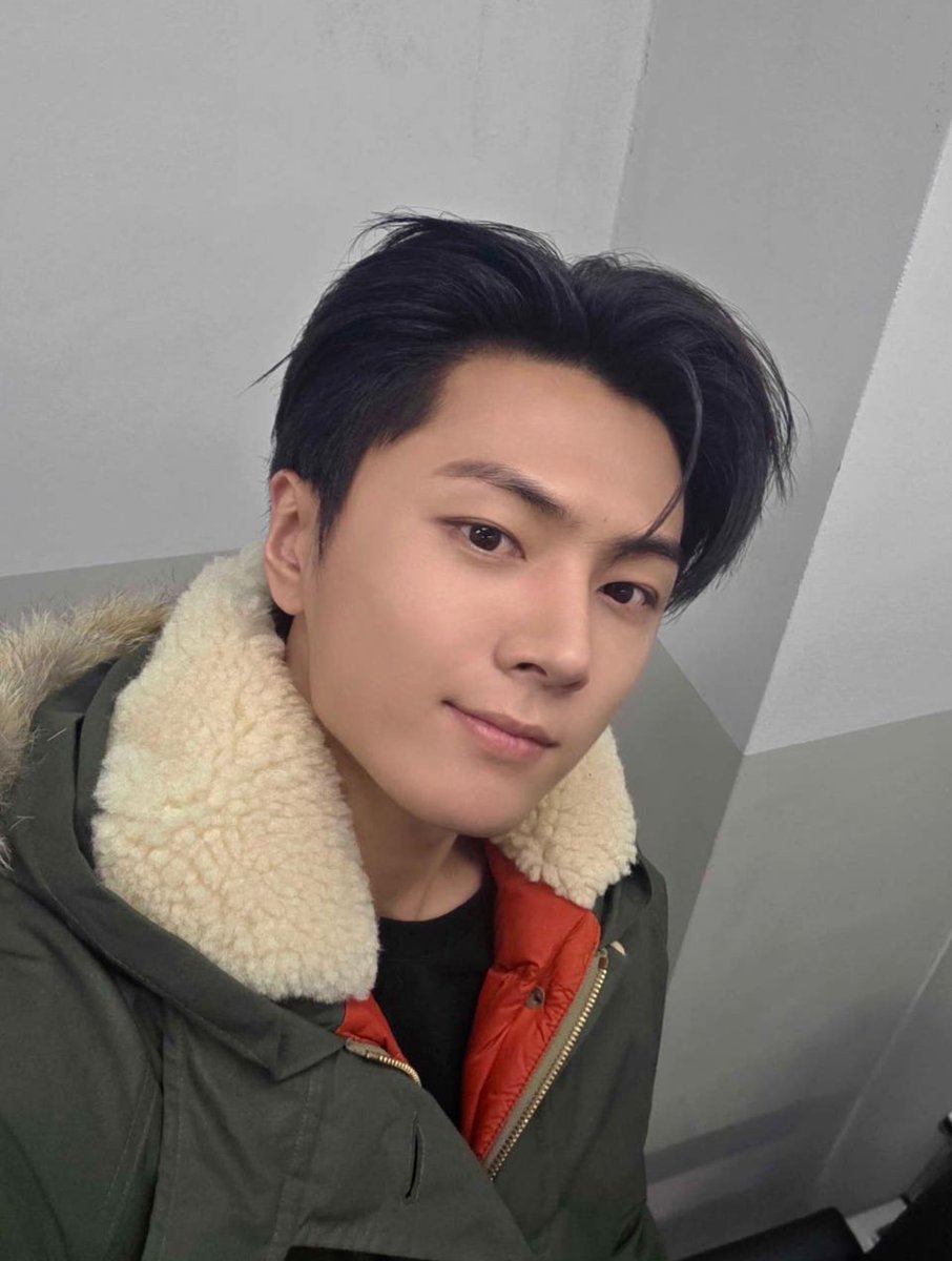 monjayth's tweet image. ❨ 🐈‍⬛ ❩ 180126 ╸#จงแซงทัววีเวิร์ส

🐈‍⬛ : อากาศหนาวนะ…ทุกคนแต่งตัวให้อบอุ่นเวลาออกไปไหนมาไหนกันด้วยครับ🥶 (+1 รูปภาพ)

🐾 : weverse.io/enhypen/artist…

#ENHYPEN #JAY #enhypen_jay
#엔하이픈 #제이 @ENHYPEN @ENHYPEN_members