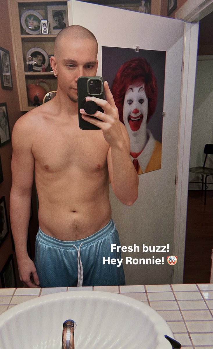 darlenecrave's tweet image. Darlene shows off a new haircut out of drag in an instagram story 🌟