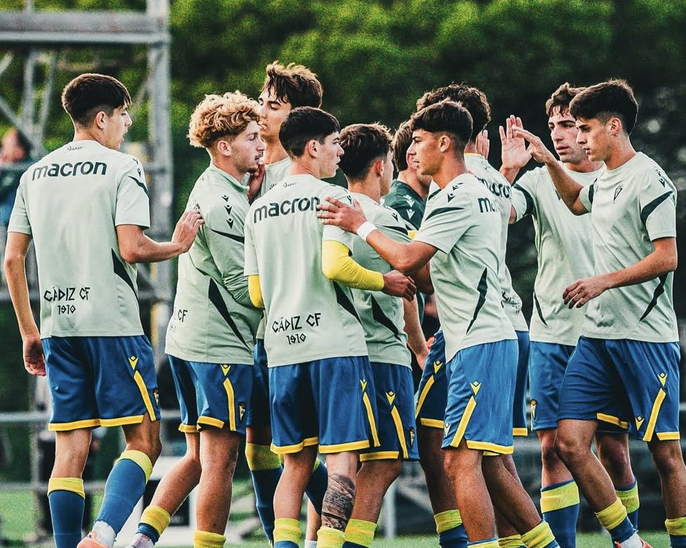 Hoy es día grande para la cantera del #CádizCF. Día que expone todo el buen trabajo realizado y, sobre todo, para que esta generación disfrute de una experiencia que bien merece. 

El Juvenil DH visita la Ciudad Real Madrid sin complejos, con mucho que ganar y poco que perder.