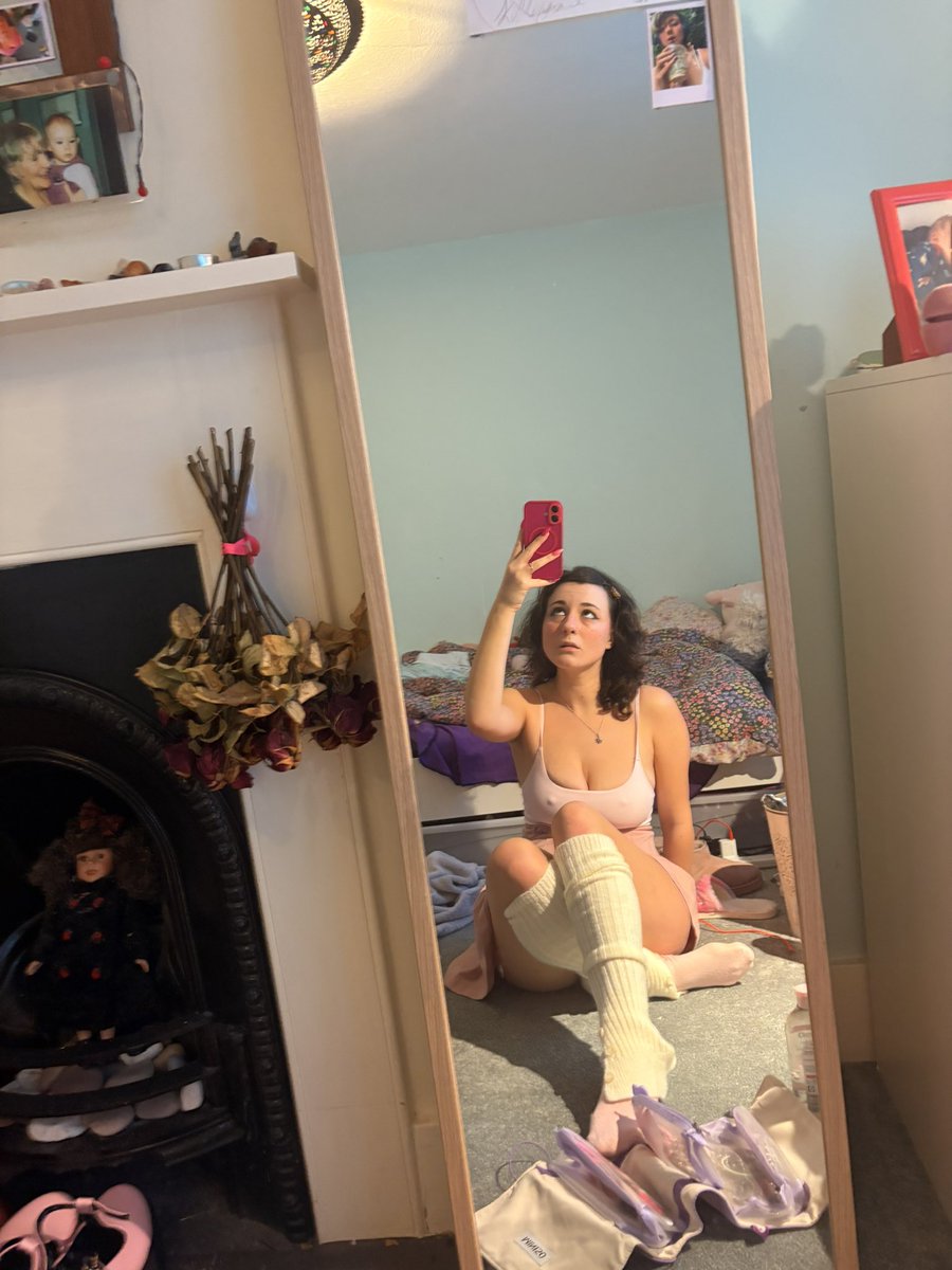 i <3 being pretty also i spent like 2 hours playing with makeup yesterday and it healed my hyperfem soul and then i called with my bestie and finished playing dispatch and that game fucking rules