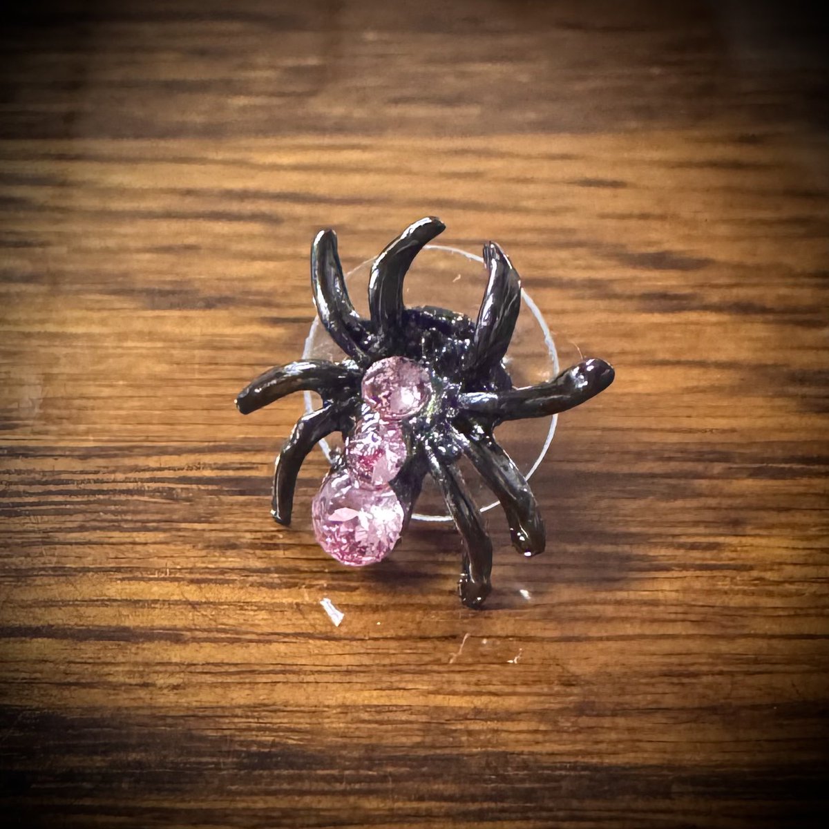 🕷復刻中‼️🕷蜘蛛にラインストーンがキラキラ輝いてる綺麗なピアス