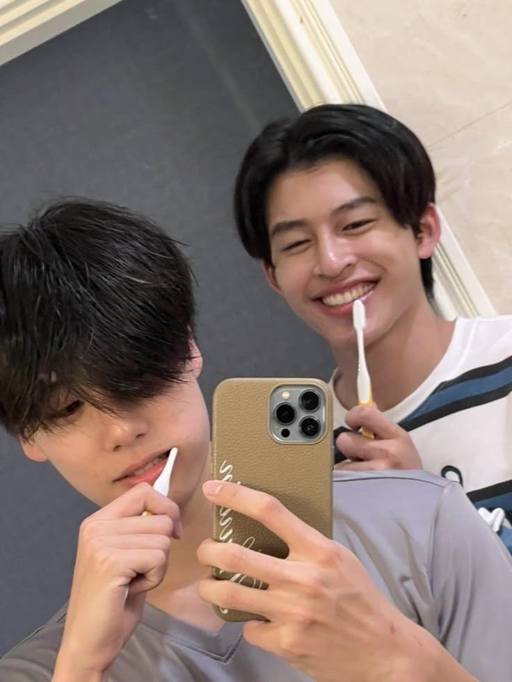 kittyphuu's tweet image. #pondphuwin short au

life after NaraPetra mulai pacaran: edisi nara yang lagi business trip ke nihon 🇯🇵 &amp;amp; petra yang lama-lama semakin needy