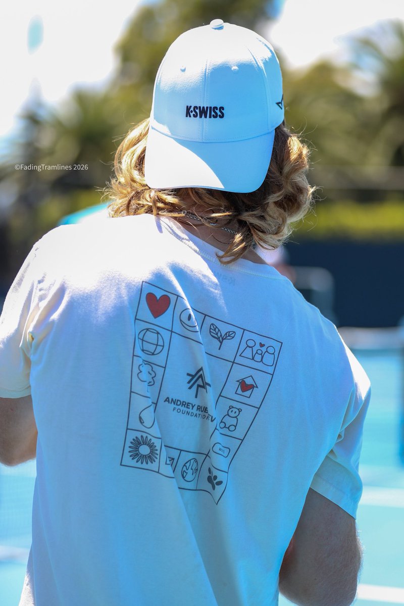 FadingTramlines's tweet image. Short day at the tennis today as there’s a long week ahead, but there was a Rublev practice so here is a Rublev photo thread (1/8)