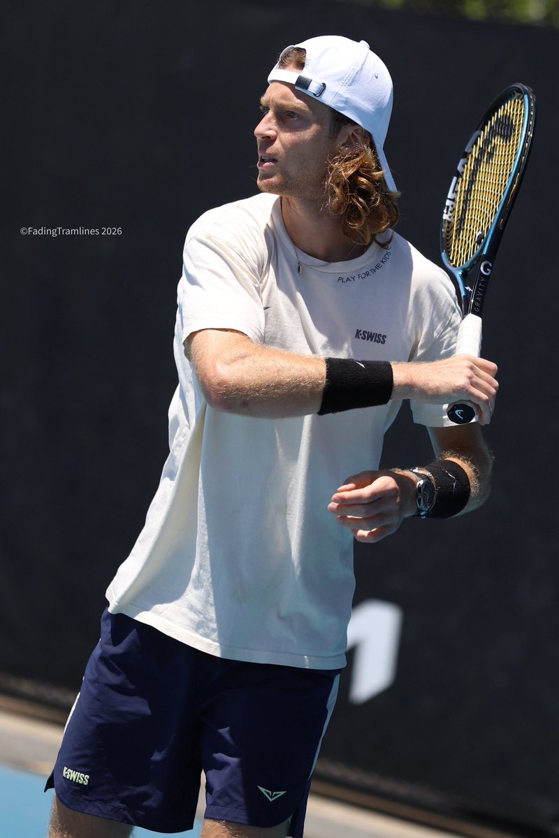 FadingTramlines's tweet image. Short day at the tennis today as there’s a long week ahead, but there was a Rublev practice so here is a Rublev photo thread (1/8)