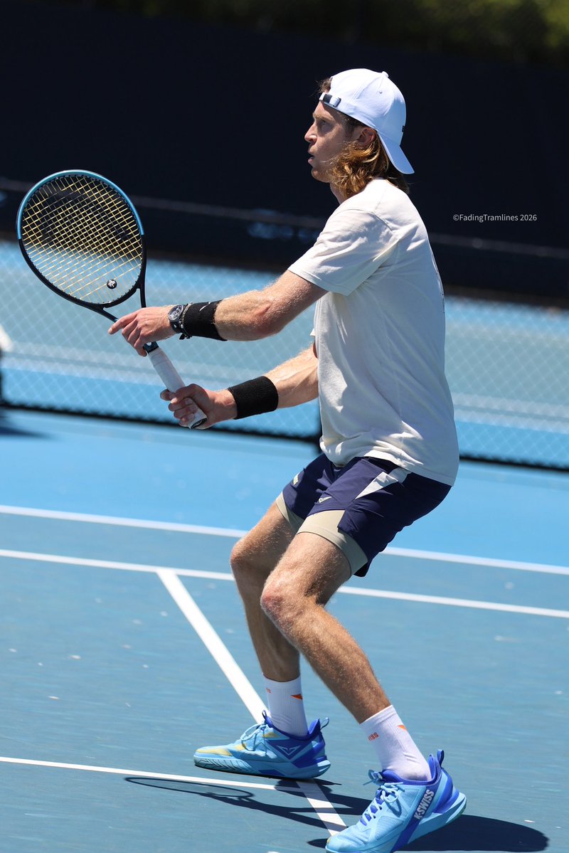 FadingTramlines's tweet image. Short day at the tennis today as there’s a long week ahead, but there was a Rublev practice so here is a Rublev photo thread (1/8)