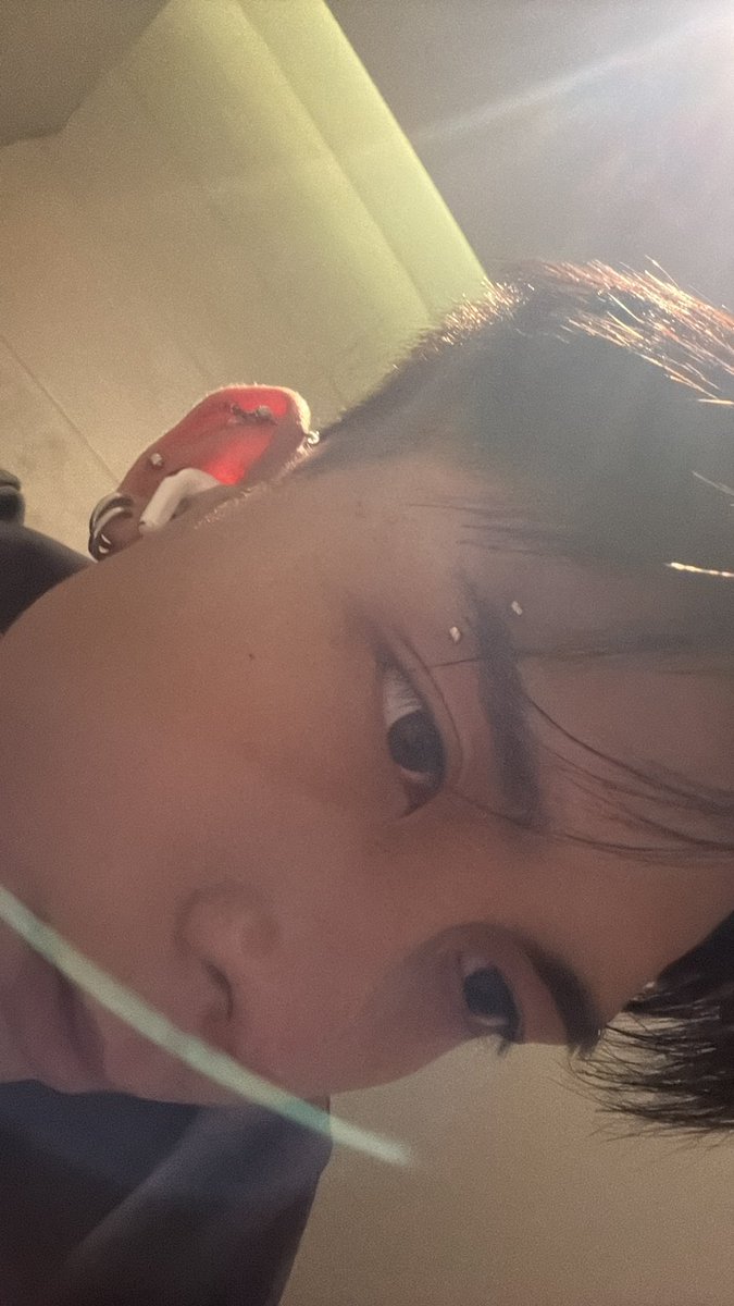 benxdixt1's tweet photo. Hiding in toilet while waiting for my friends 😩🤬 https://t.co/DQDQQkn3ya