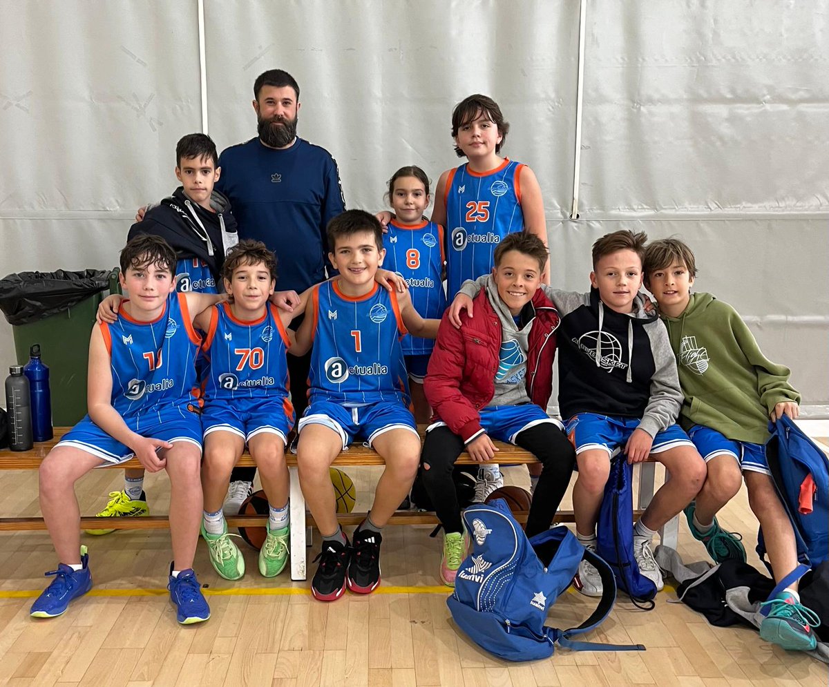 Derrota de nuestros alevines en Altea.

Caemos ante un buen equipo, pero al que se le pudo ganar. Muy buen partido del equipo que peleó y lo intento hasta el final. 🫶🏼

Seguimos trabajando y aprendiendo 💪🏼 💙