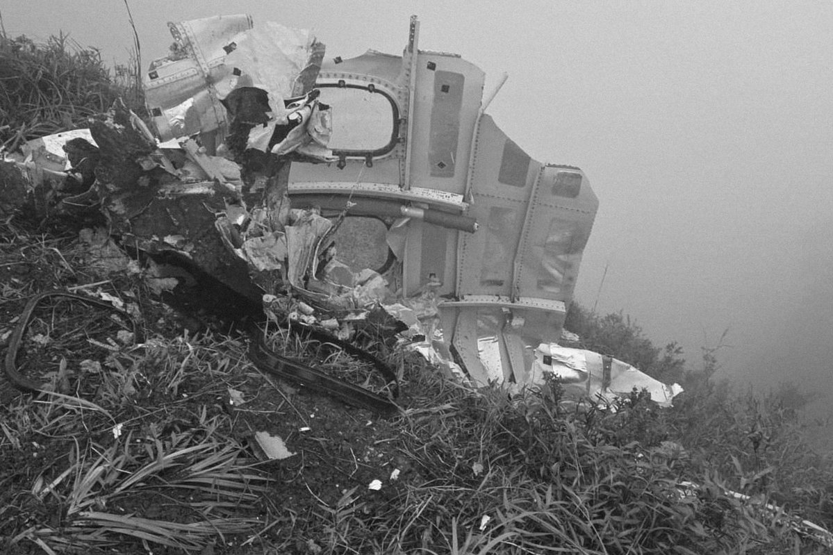 INDONESIA FINDS WRECKAGE OF PLANE CARRYING 11 PEOPLE?

If you interact (like or reply), I’ll give the same energy back.

Indonesian authorities have found debris from an ATR 42-500 aircraft scattered around Mount Bulusaraung in South Sulawesi.

Rescue teams spotted aircraft