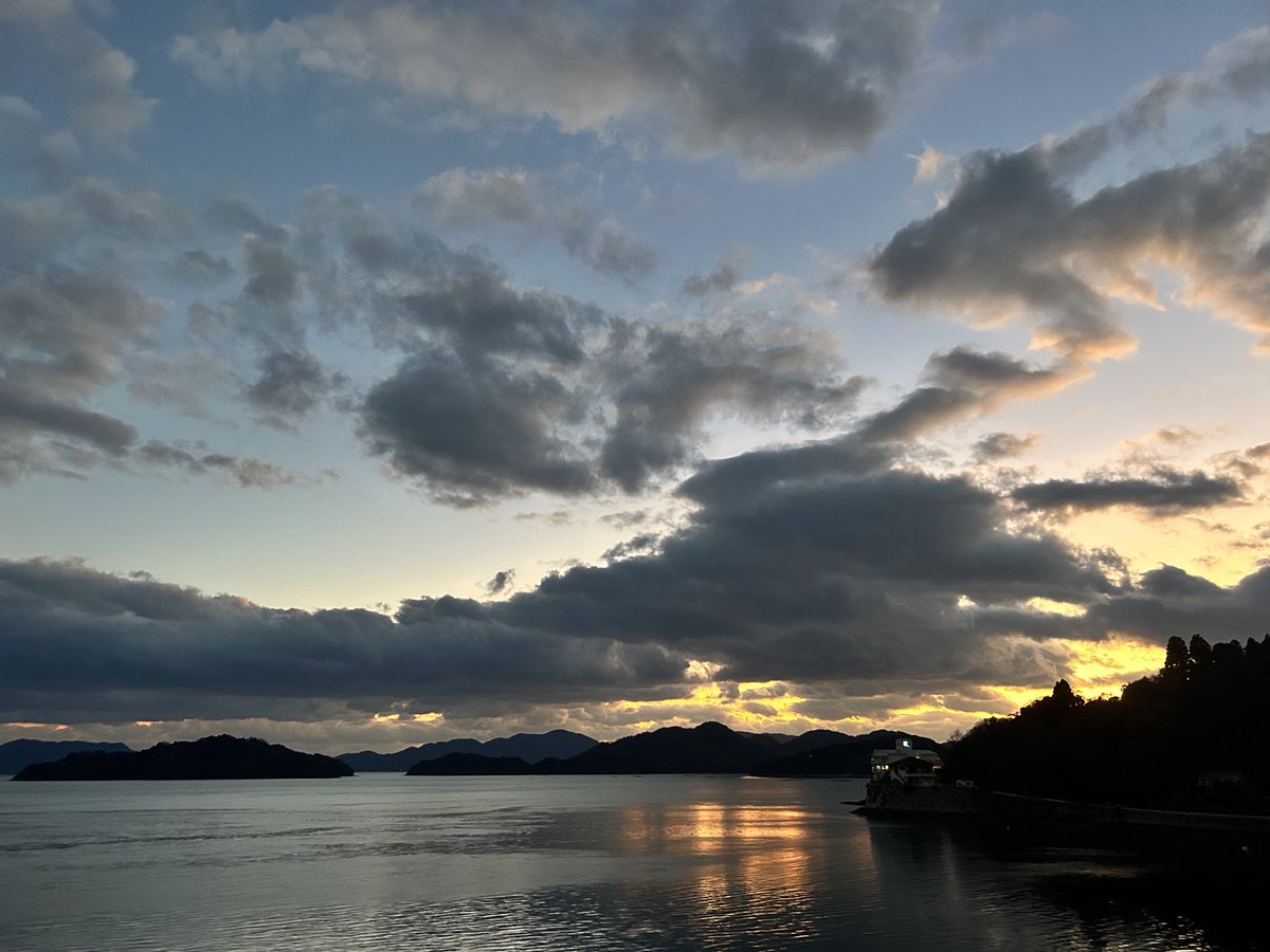 2026年明けまして
YAMABICO新年最初のゲストは
orange pekoe🍊🧡💚

トモコさん一馬さんの
1音1音を大切にした音作り
聴き手の心にパズルのように
ハマっていく言葉たち

活動満了を前に
お2人がどんなことを
お話しされるのか

今夜8時〜
#FMヨコハマ をお聴きください🫶

#YAMABICO847 ⛰️🥾🎶