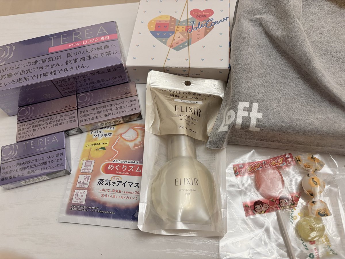 遅くなりましたが!冬コミ差し入れまでありがとうございました🥲🩵
すぐ食べちゃったものとか使っちゃったものもある!笑
スペース来てくれるだけでも嬉しいのに!ぜんぶ天才ありがとう〜T_T❣️ 