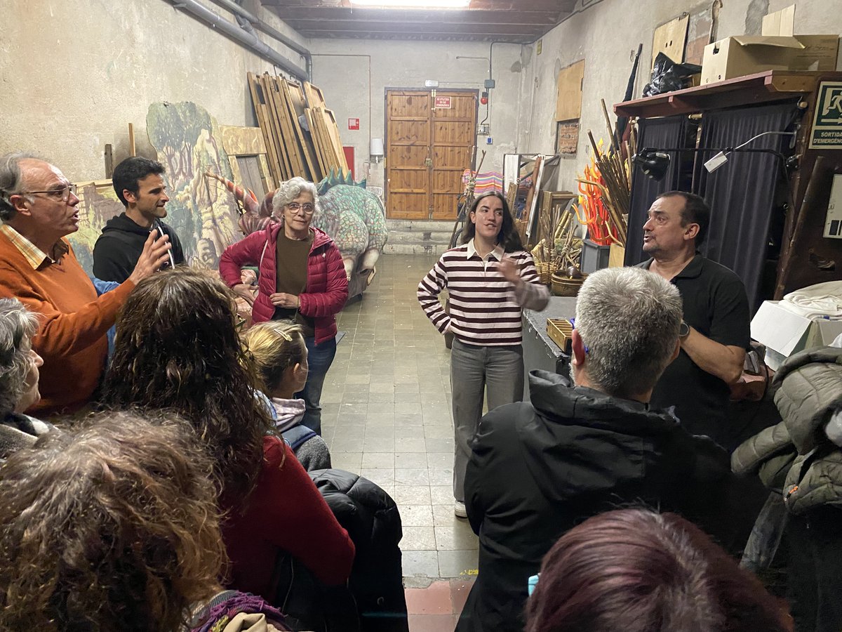 pastoretsef's tweet image. 👹Visita d’una representació a la @salacabanyes per veure els #PastoretsMataró, aquest dissabte, amb visita guiada inclosa entre bambalines, per conèixer tots els secrets tècnics de l’històric #espectacle. 📷 Moltes gràcies per l’acollida! 

@pastoretscat