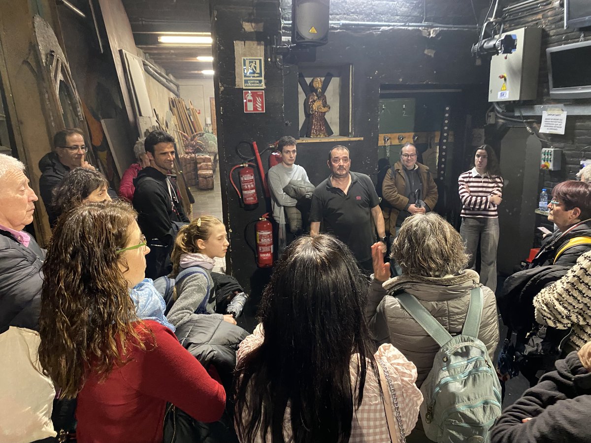pastoretsef's tweet image. 👹Visita d’una representació a la @salacabanyes per veure els #PastoretsMataró, aquest dissabte, amb visita guiada inclosa entre bambalines, per conèixer tots els secrets tècnics de l’històric #espectacle. 📷 Moltes gràcies per l’acollida! 

@pastoretscat