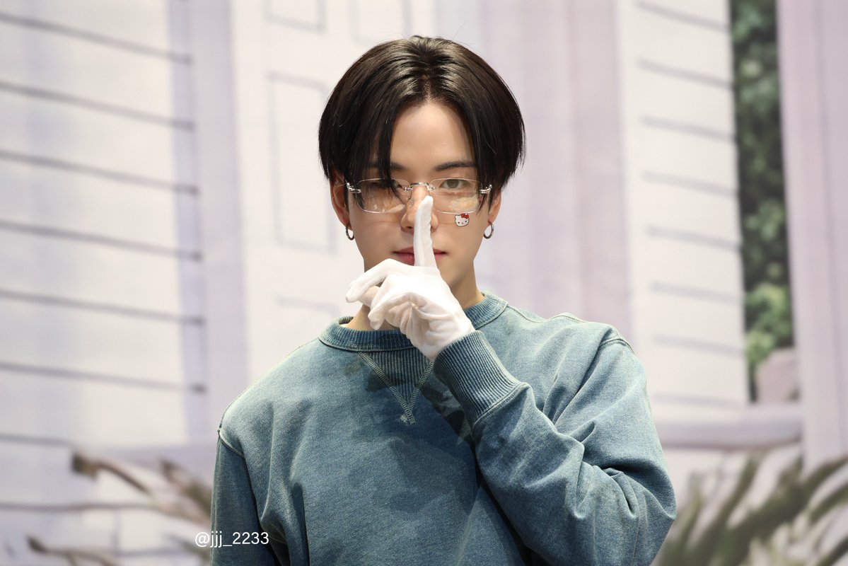 jjj_2233's tweet image. 260118 케타포

👓

#윤재혁 #YOONJAEHYUK #ジェヒョク
#트레저 #TREASURE