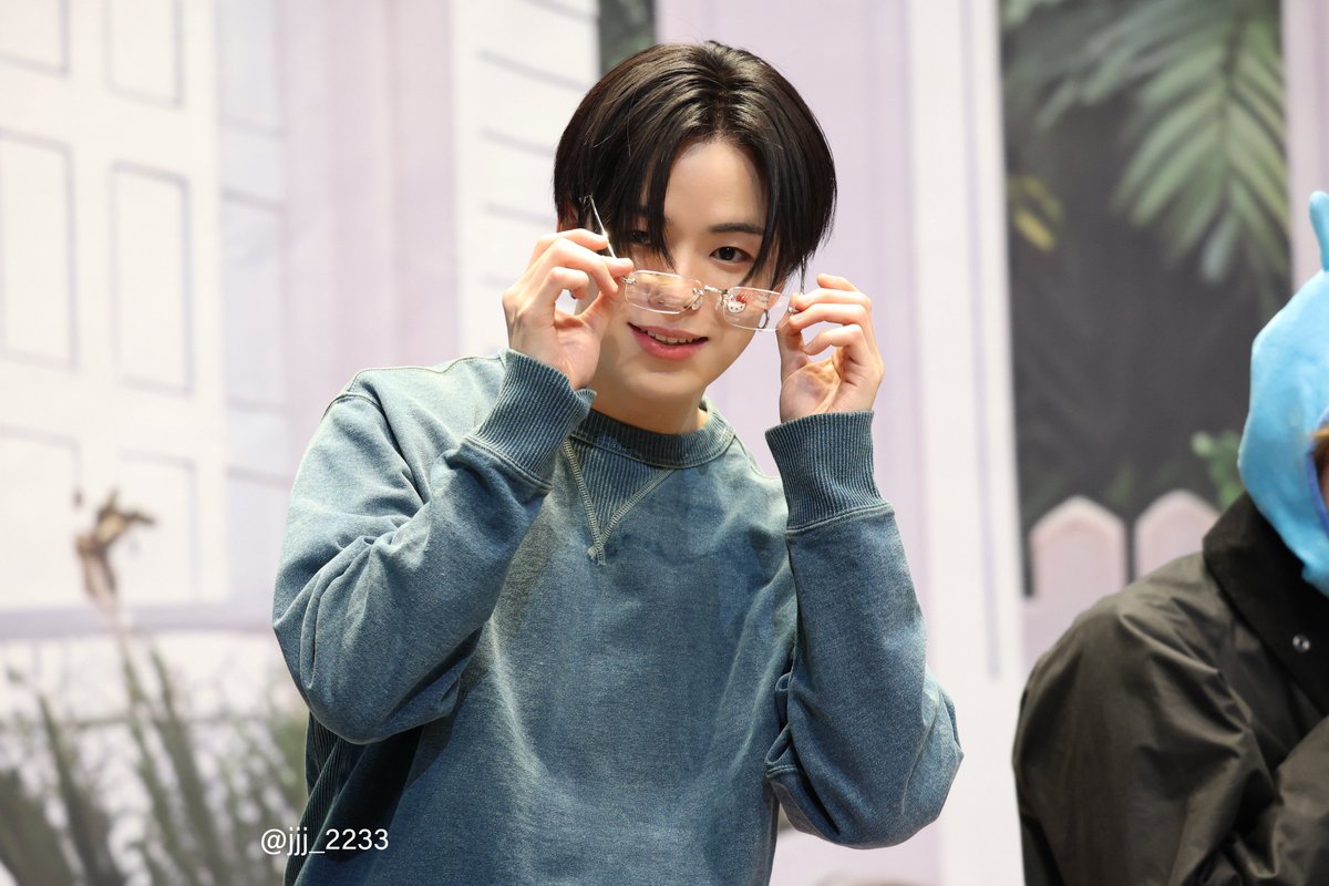 jjj_2233's tweet image. 260118 케타포

👓

#윤재혁 #YOONJAEHYUK #ジェヒョク
#트레저 #TREASURE