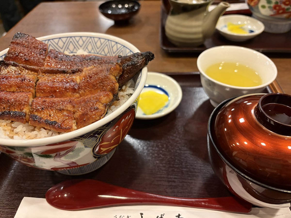 cafe_renta's tweet photo. 今日の夕食
うなぎ丼と肝焼き！
最高に美味い！
#しげ吉
#うなぎ丼
#肝焼き
#関市 https://t.co/x3k2ZOVf05