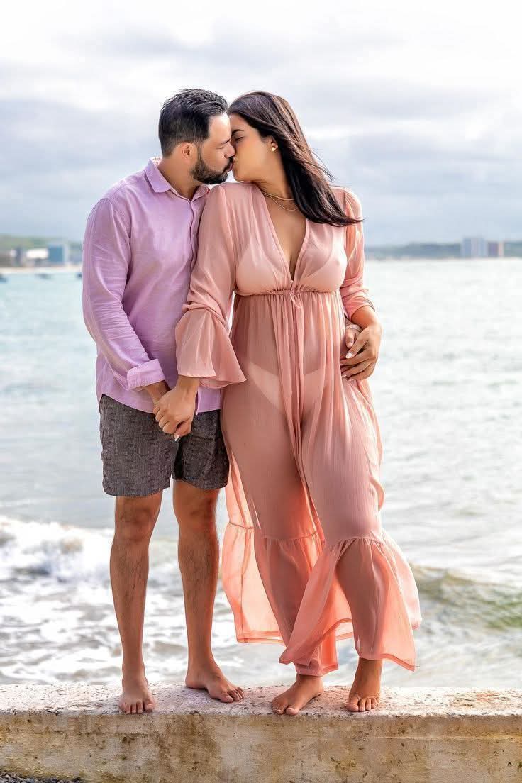 على شفتيكٌ انهاراً من العسلٌ
وفي نهديكٌ تاهت زحمةّ القبلّ.. 💋
منتظركم ع صراحه 16228055938381.sarhne.com