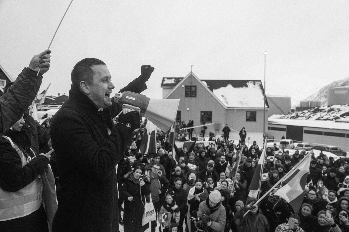 SHOULD GREENLAND BELONG TO THE U.S.?

If you interact (like or reply), I’ll give the same energy back.

Thousands of Greenlanders marched in Nuuk on January 17, rejecting President Trump’s idea of U.S. control over the island.

Protesters held signs reading “Greenland is not for