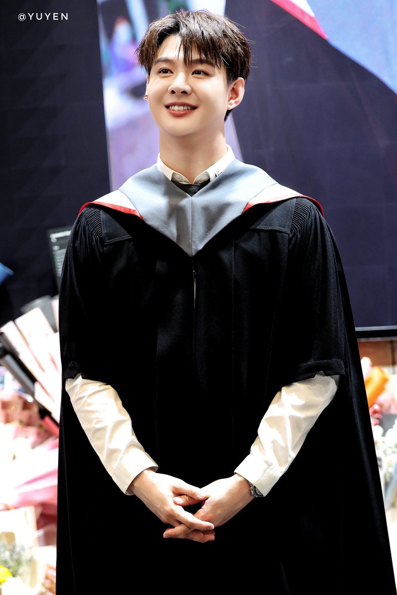 Congrats on graduating.

Wherever you go next, may you feel supported, understood, and at ease with your own pace.

SAINT MASTER GRADUATION
#เซ้นต์จบปริญญาโทแล้วครับ 
#Saint_sup #MingEr
