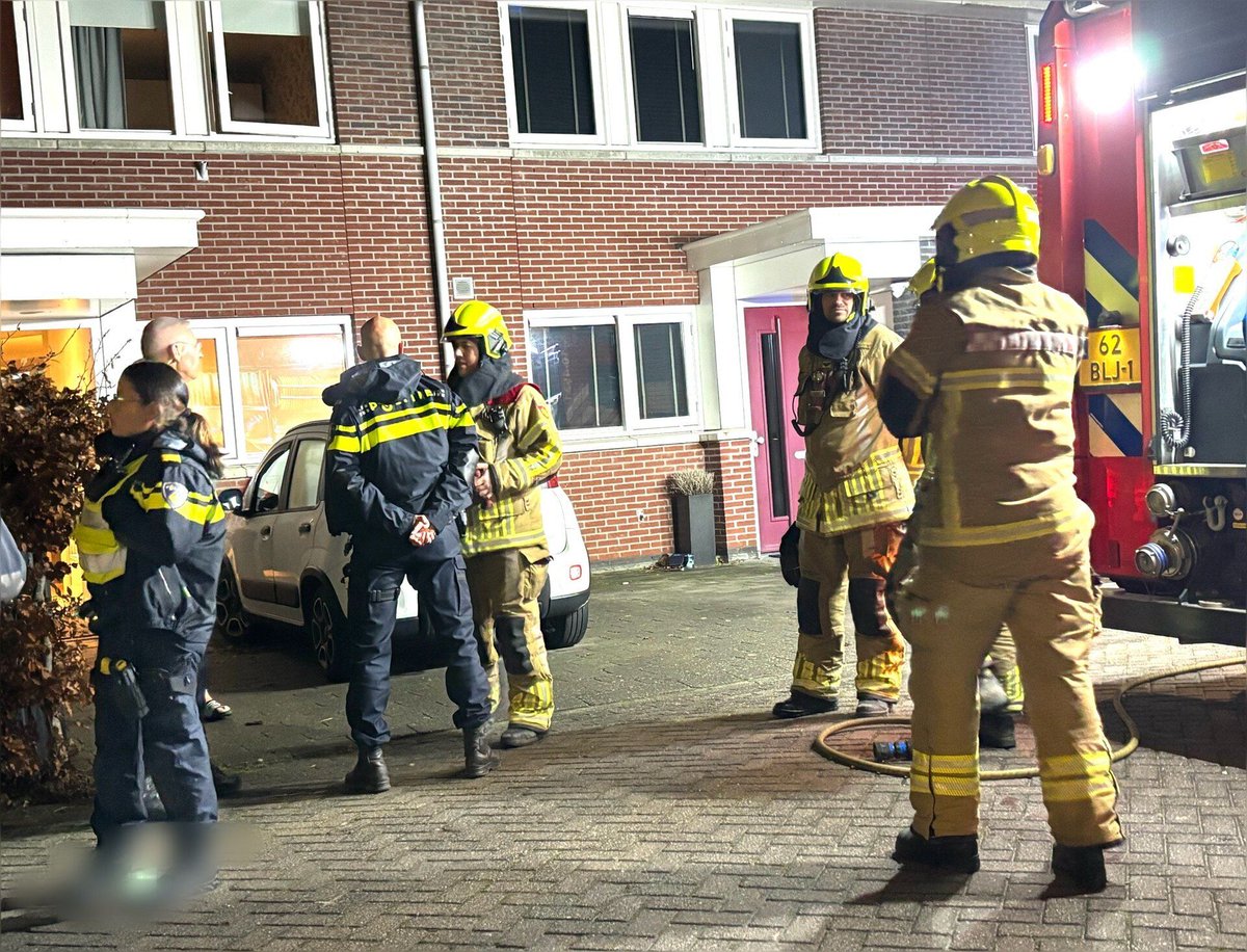 Woningbrand aan de Morgenstar in Venhuizen, hulpdiensten massaal ingezet
