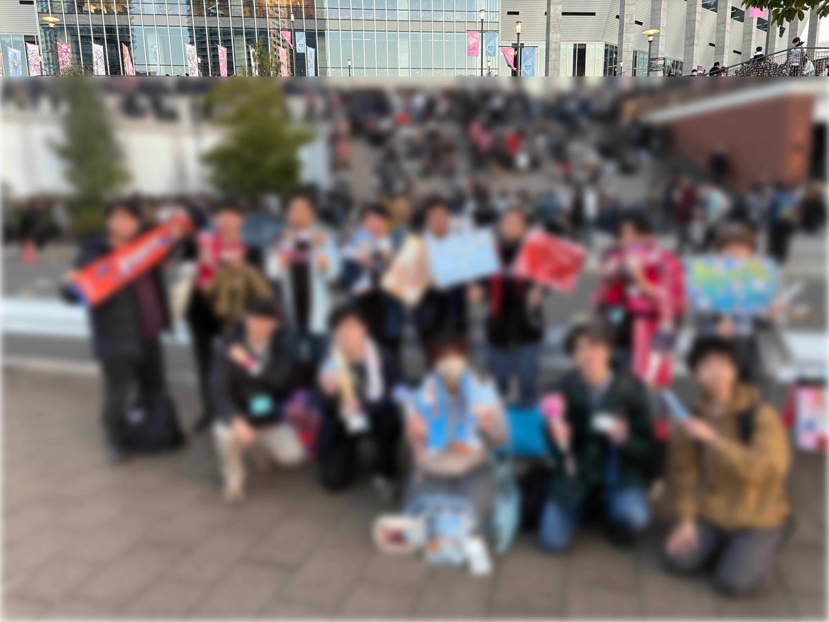 ２日間にわたるライブお疲れさまでした！
３期生それぞれの想いが詰まった、素敵なライブでした。
ホロリスオーケストラのサーバー参加者も多く集まり、集合写真を撮影しました！
#きゅるるん大作戦